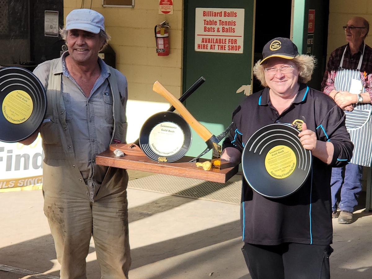 Neville Perry and Michelle Makowski receiving the Jim Stewart Memorial Award